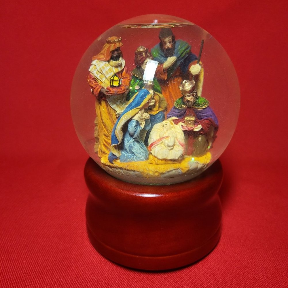 St Nicholas Square Musical Snow Globe Plays Silent Night